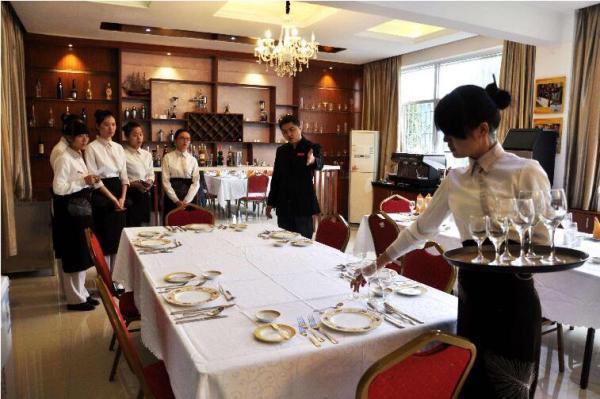 酒店管理专业读研，餐饮服务方向性价比几何？